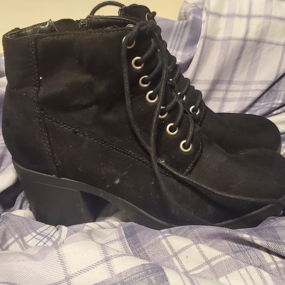 Women boots size 6 black